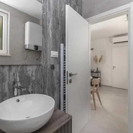 Apartment Grey, Green I White Malinska