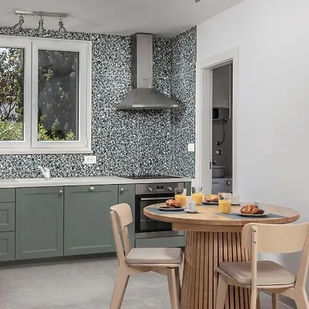 Grey, Green I White Apartment Malinska