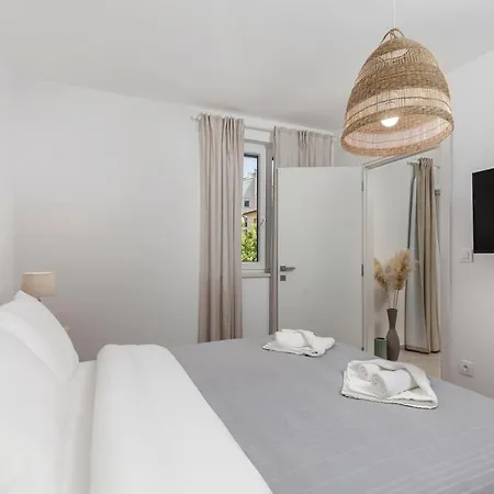 Grey, Green I White Apartment Malinska