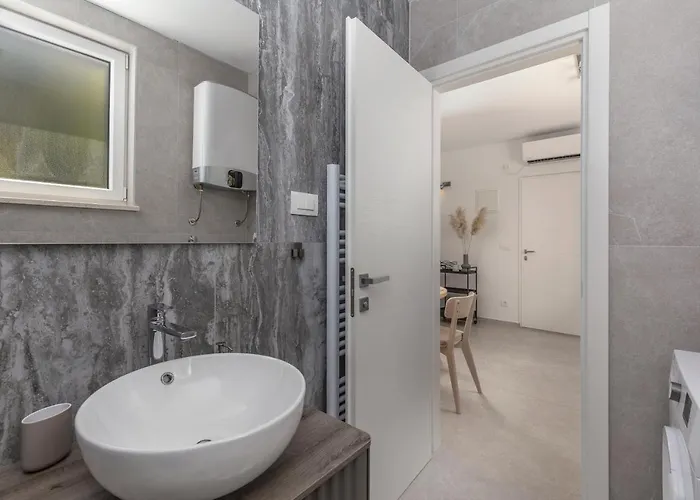 Appartement Grey, Green I White Malinska