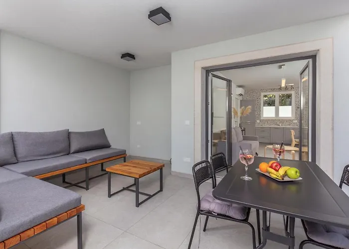 Appartement Grey, Green I White Malinska