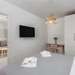 Grey, Green I White مالينسكا