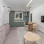 Grey, Green I White * مالينسكا