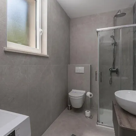 Grey, Green I White Apartamento